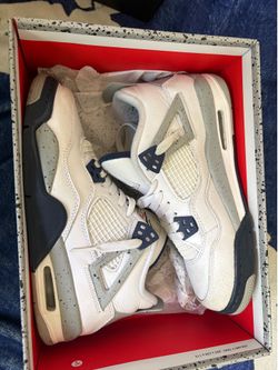 Midnight navy Jordan 4s