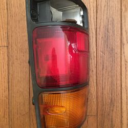 Isuze rodeo tail light