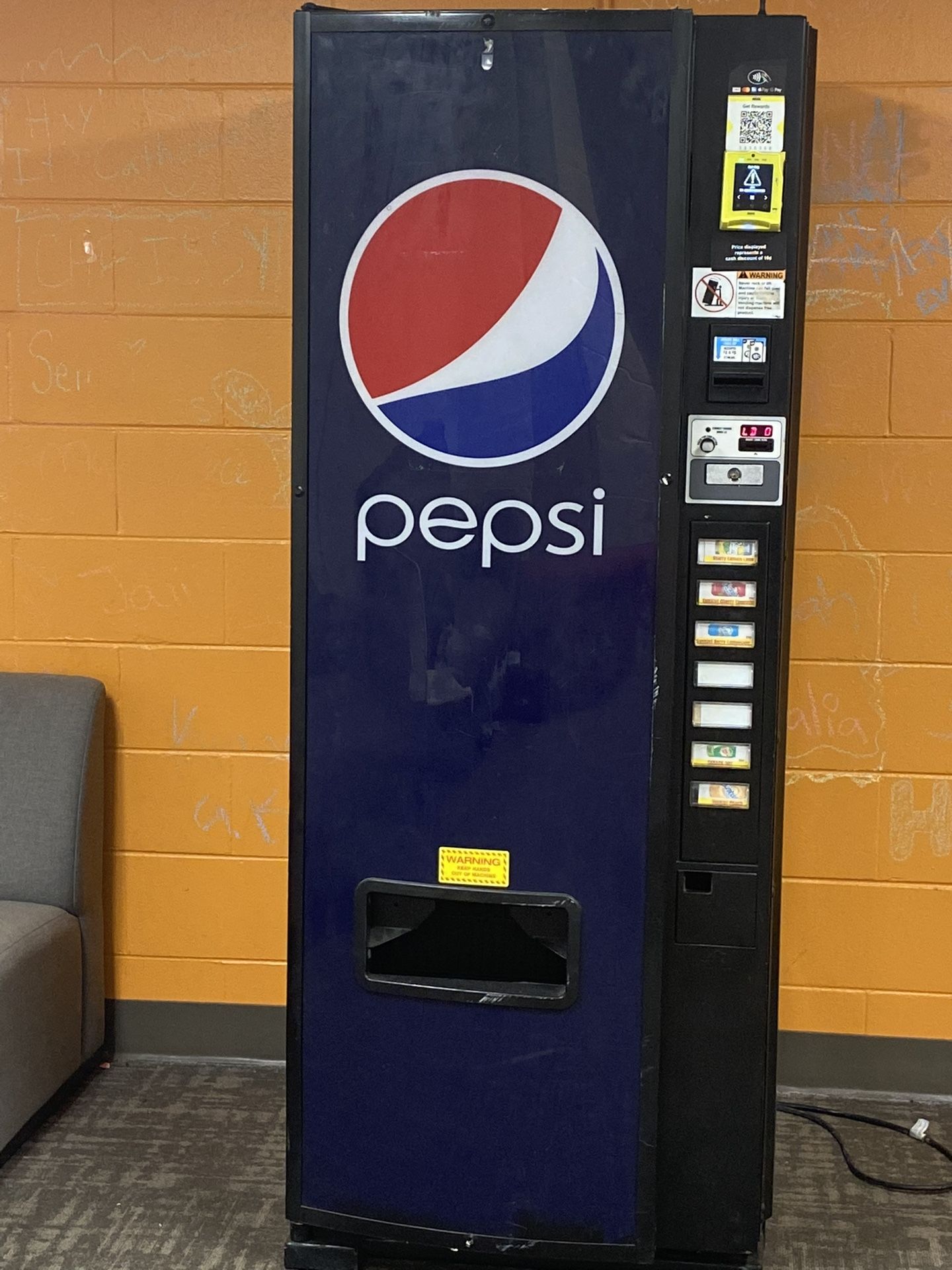 Drink Vending Machine (Dixie Narco)