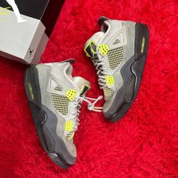 Air Jordan 4 Retro SE Neon 95