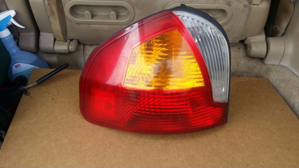 Hyundai Santa Fee left side Taillight