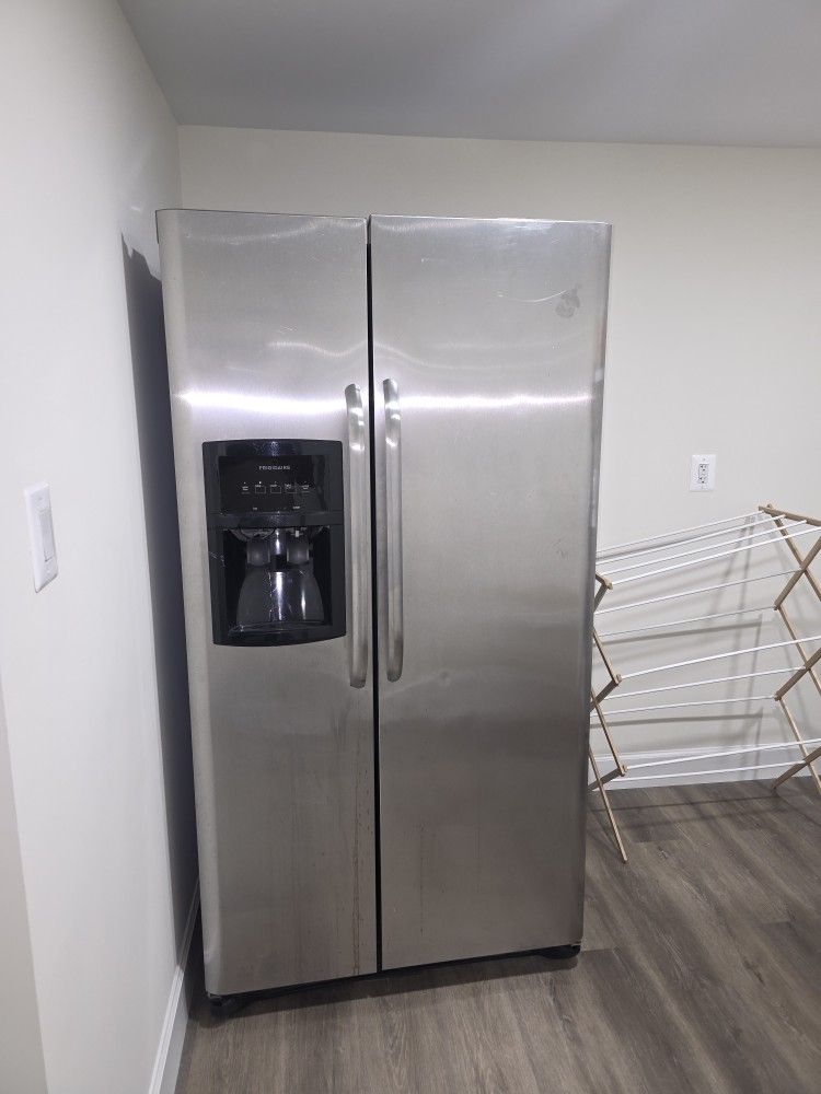 Refrigerator 36 in French door