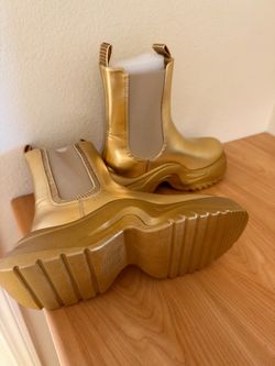 Gold metallic Chelsea boots-Chunky platform sole