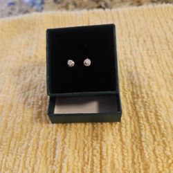 Small Ct. Weight Moissanite Diamond Earrigs