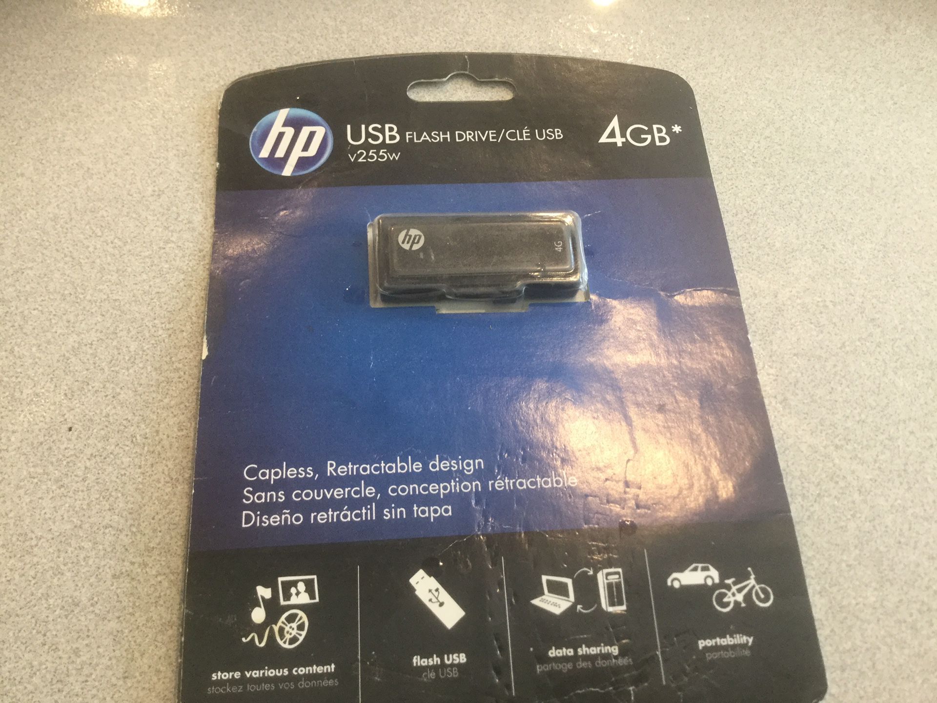 HP USB 4 GB NEW NEVER OPENED