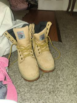 Boots size 6 men