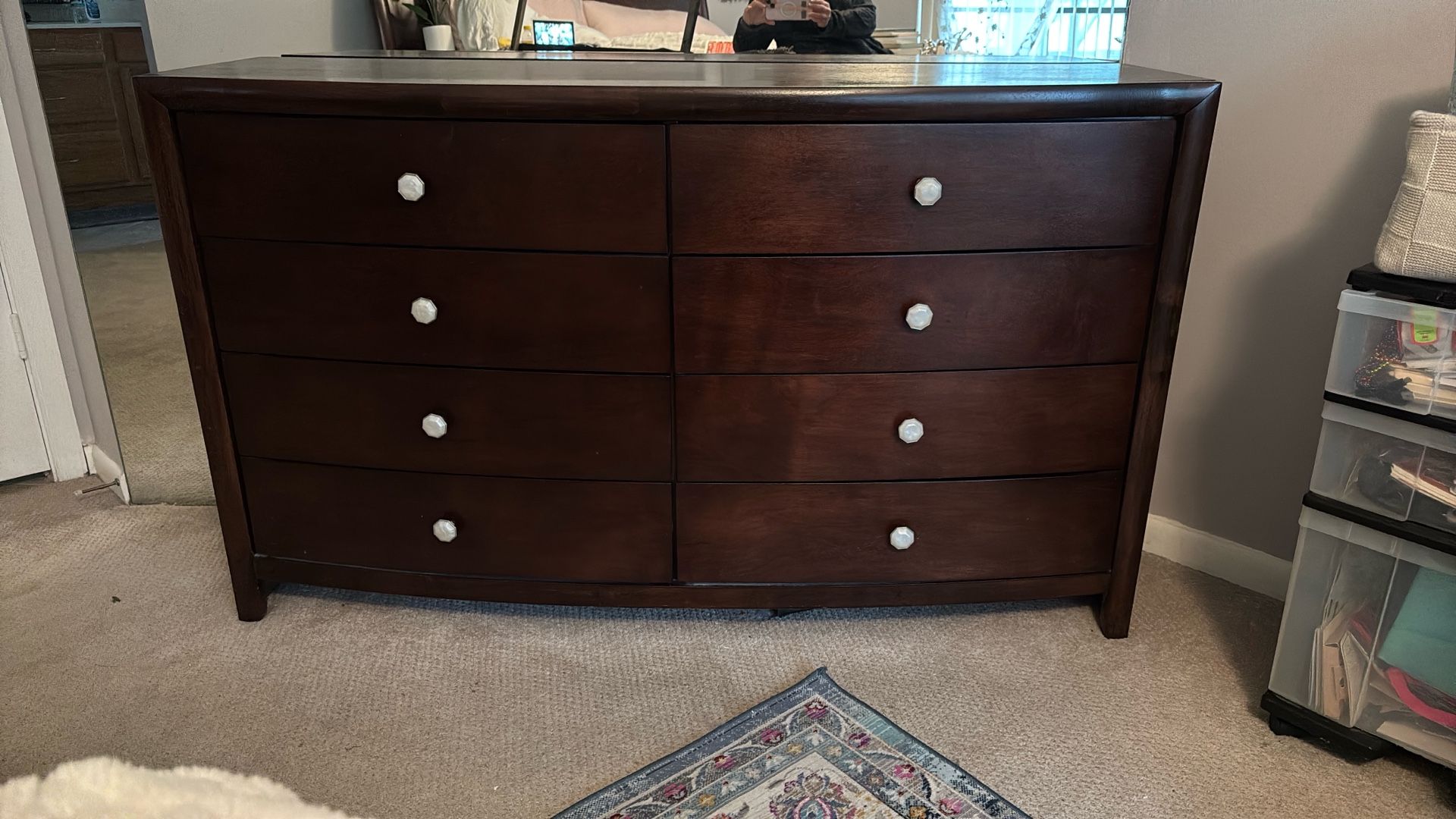8 Drawer Dresser, Mirror And Two Nightstands