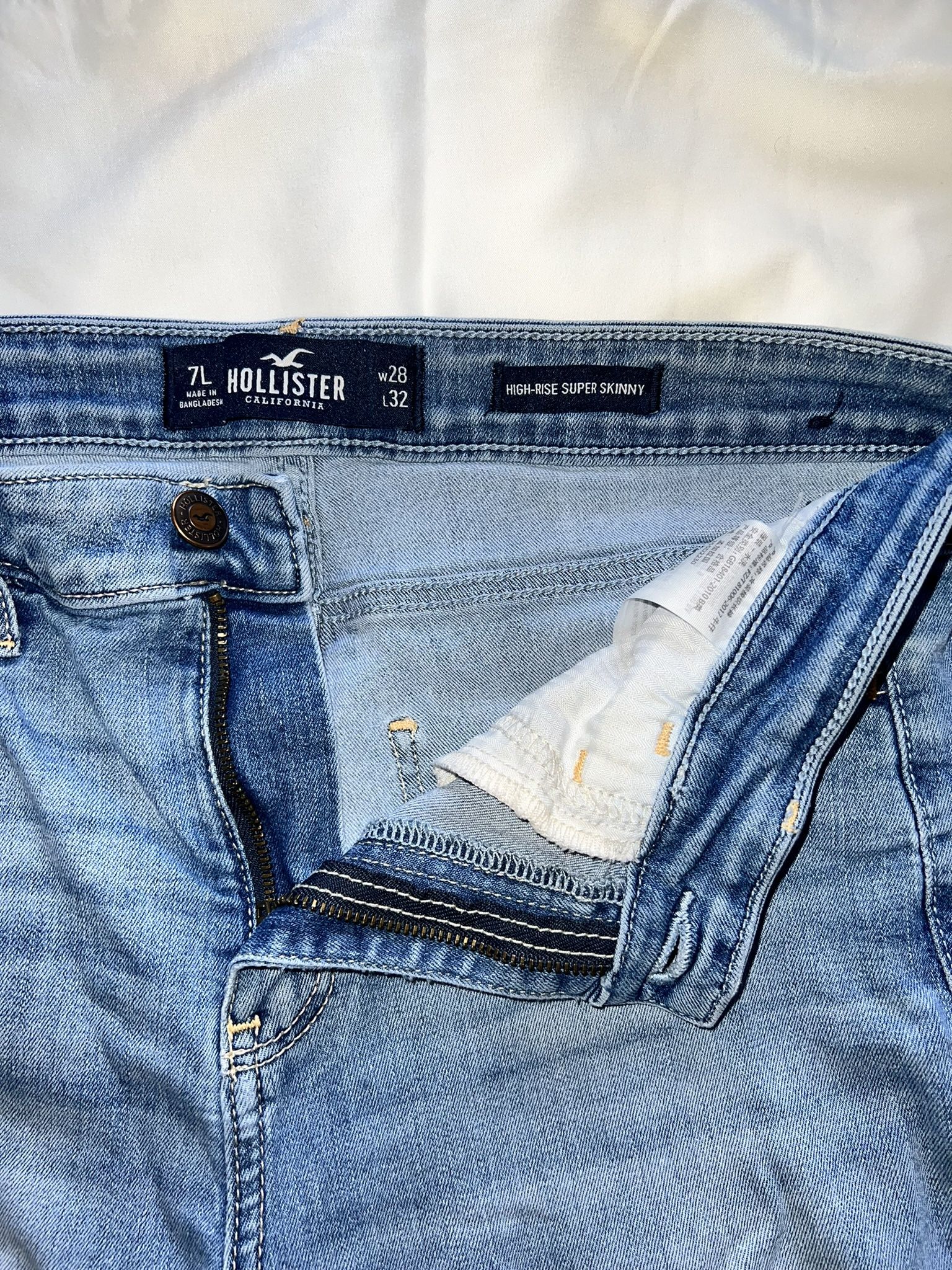 Holister, 7L, high rise super skinny jeans, $8