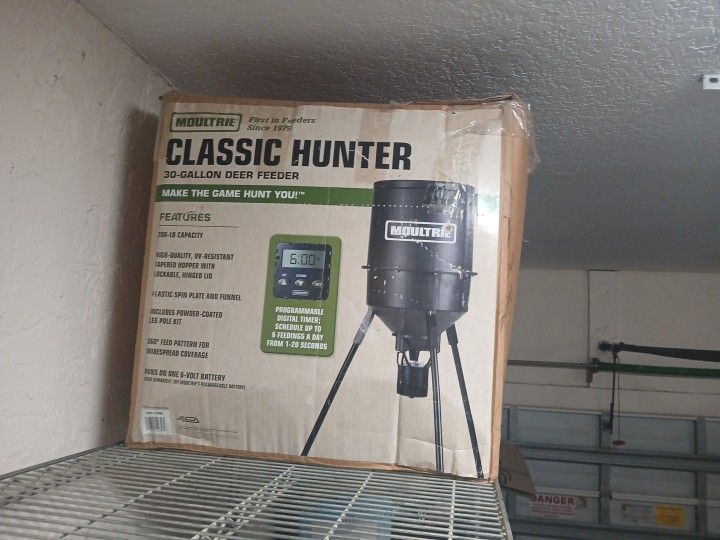 Moultrie 30 gallon automatic deer feeder