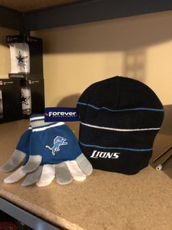 Detroit Lions beanie and gloves