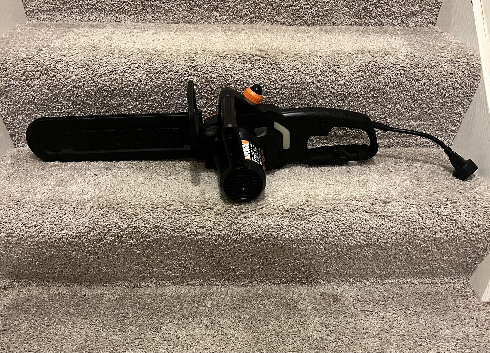 WORX WG305. 1 8 AMP 14” Electric Chainsaw