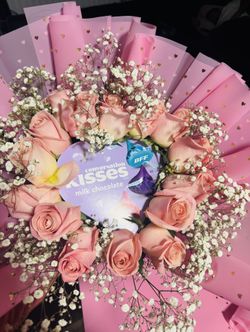 Kisses 😘 And Pink Roses