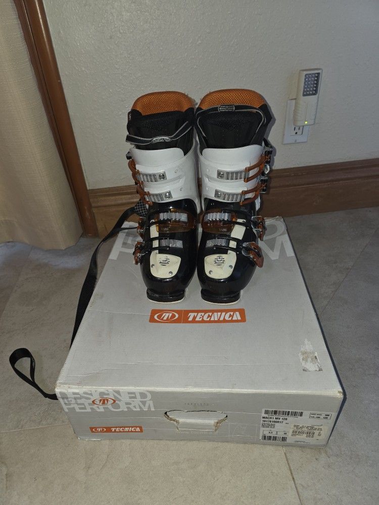 Ski Boots 25.5 Or 7 1/2 Men 8 1/2 Women