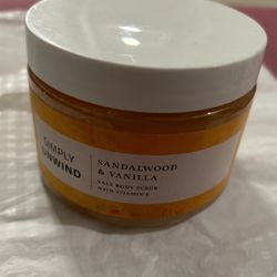 Bath And Body Works Sandalwood & Vanilla Body Scrub