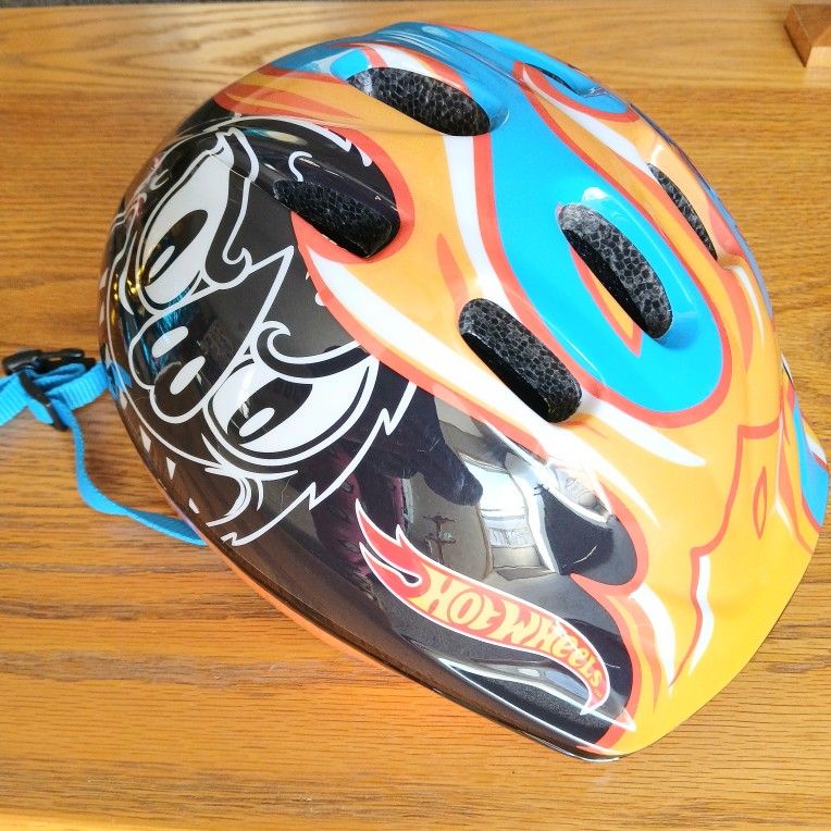 Kids Hot Wheels bicycle helmet like new