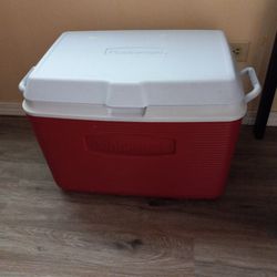 Rubbermaid Cooler (Red)