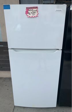 Frigidaire Top-Freezer Refrigerator White with Ice Maker Great Deal!