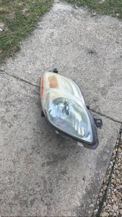 2008 Toyota Yaris headlight