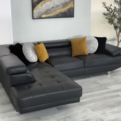 Black L-Shaped Sectional / Sofá L Negro