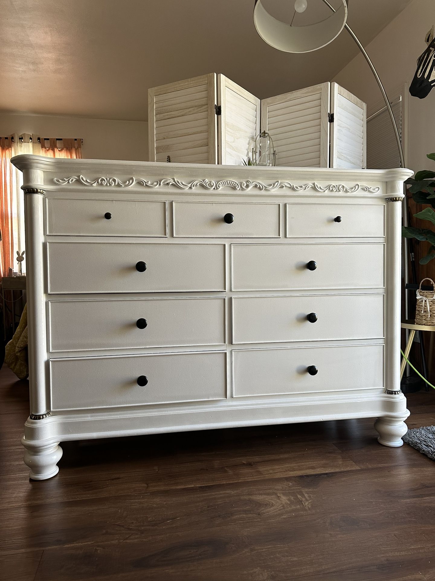 Dresser 