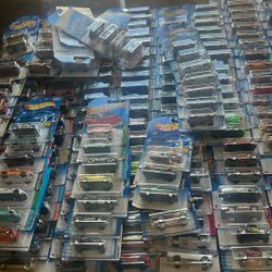 550 Hotwheels cars