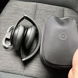 Beats - Studio Pro - Wireless Noise Cancelling Over-the-Ear Headphones - Black