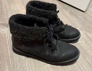 Women’s boots size 8.5