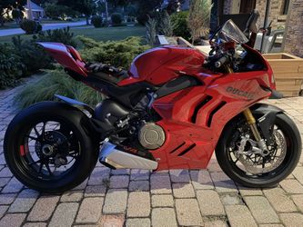 2023 Ducati Panigale V4S