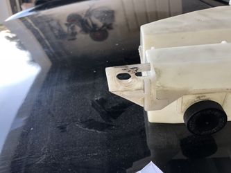 Radiator reservoir no leak it doesn’t fit coupe I believe it’s for sedan only