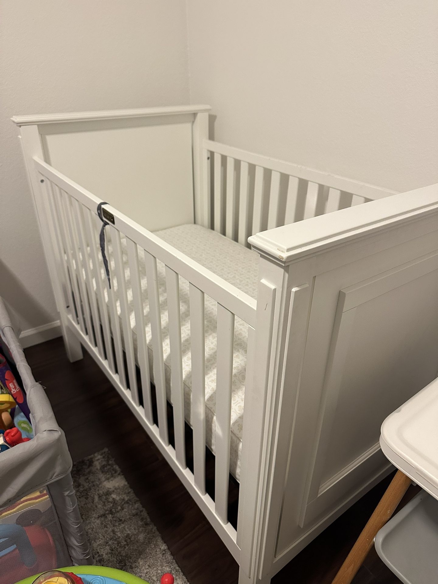 Toddler Crib ( Bed)