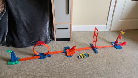 Hot Wheels STEAM 5ft+ Flight Path Challenge Track Set
