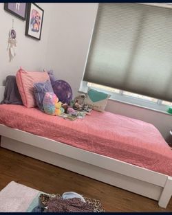 Oeuf Perk Twin Bed with trundle bed and mattress