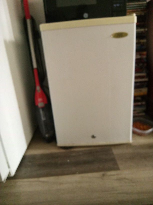 Mini Fridge 20 Obo