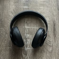 Beats Studio3 Wireless Noise Cancelling Over-Ear Headphones‼️