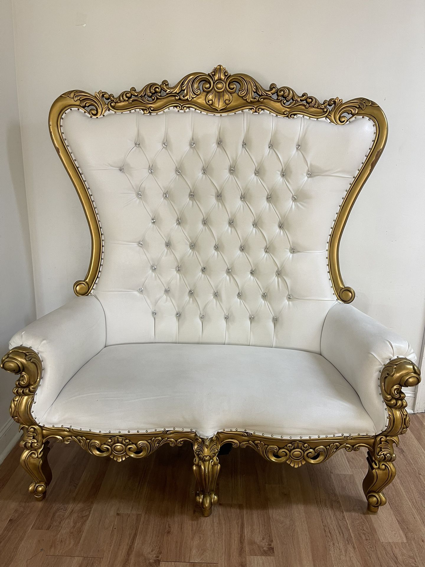 THRONE SETTING CHAIR FOR SELL 