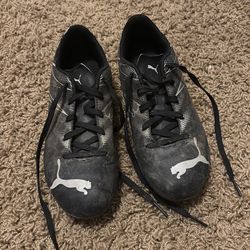 Boys puma soccer cleats size 2