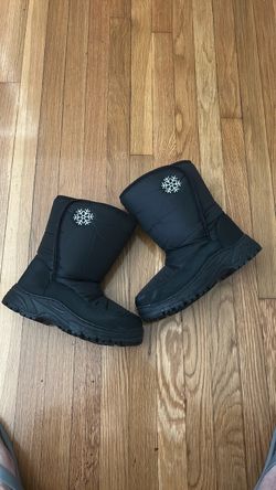 Women's snow boots size 7