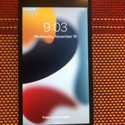 Apple iPhone 7 32GB Unlocked For Any Carrier!