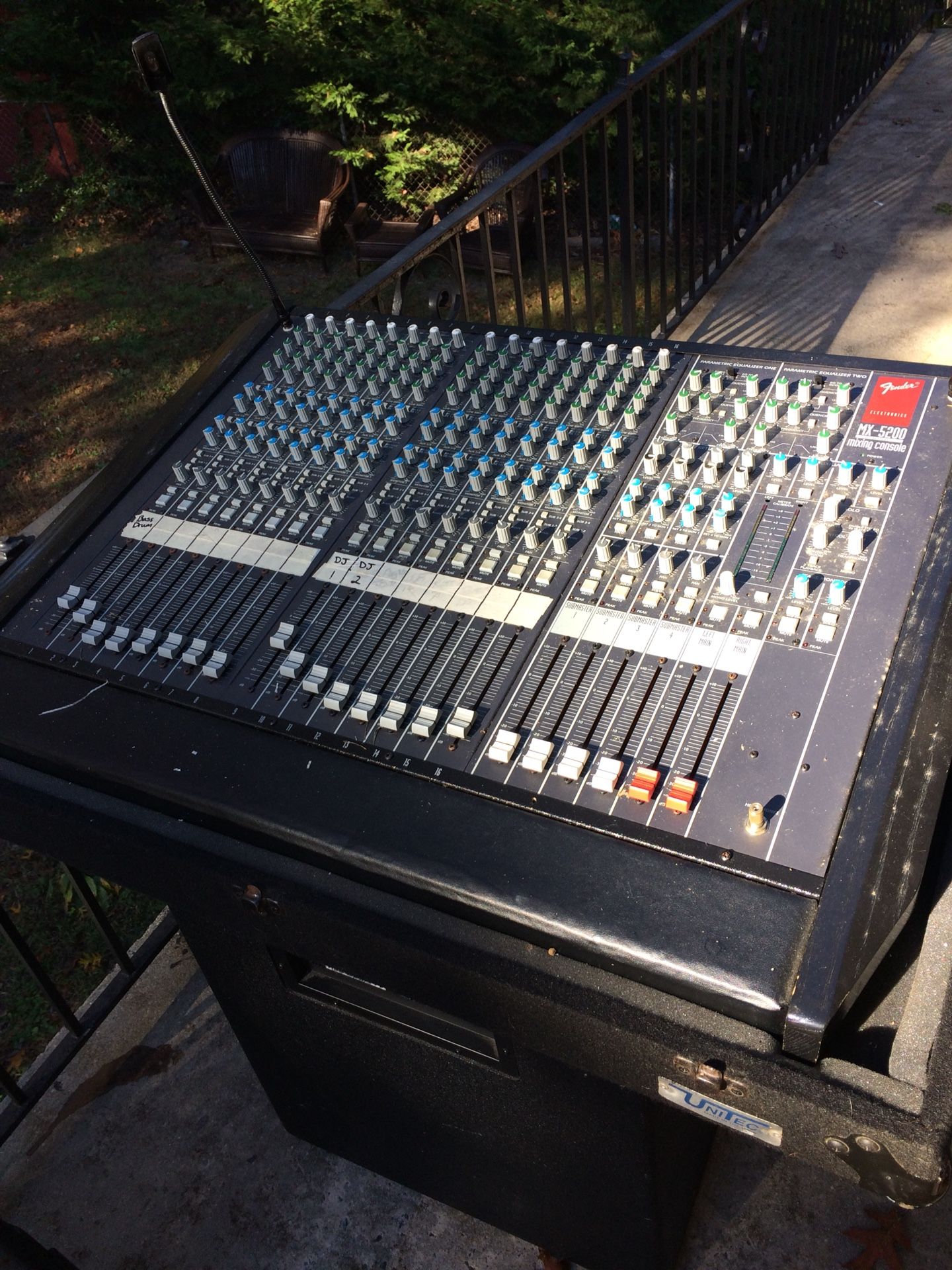 Fender mx5200 mixing console and alto sub