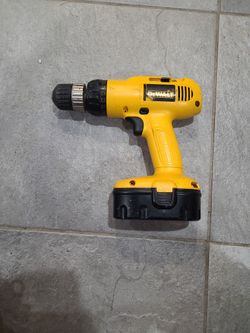 DEWALT 18 VOLT DW958 DRILL 3/8"  With Battery