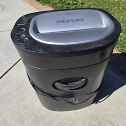 Royal shredder 1212X