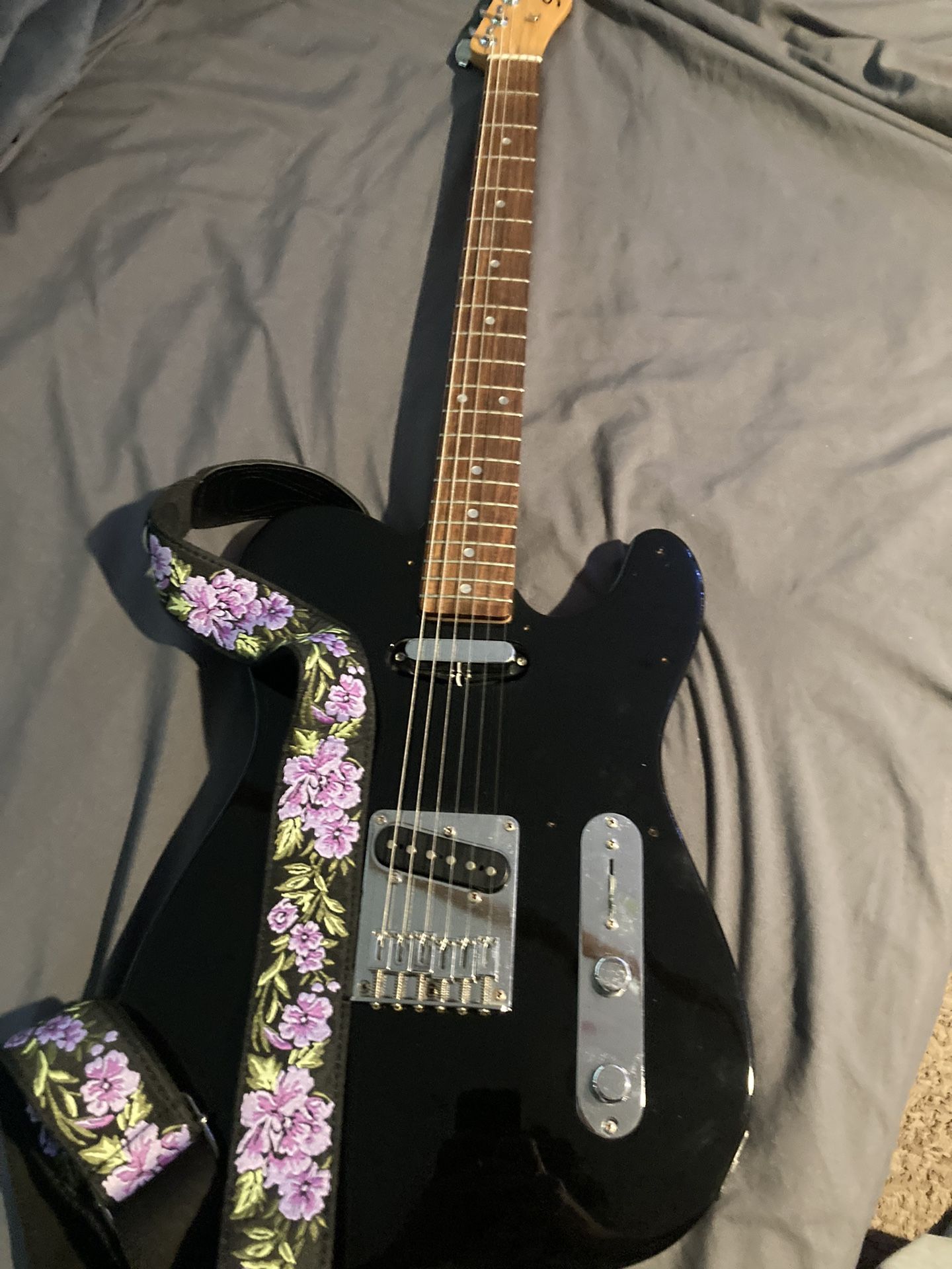 Electric Guitar With Accessories 