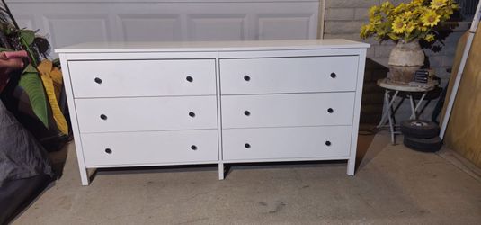**Beatiful Ikea 6 drawer dresser **