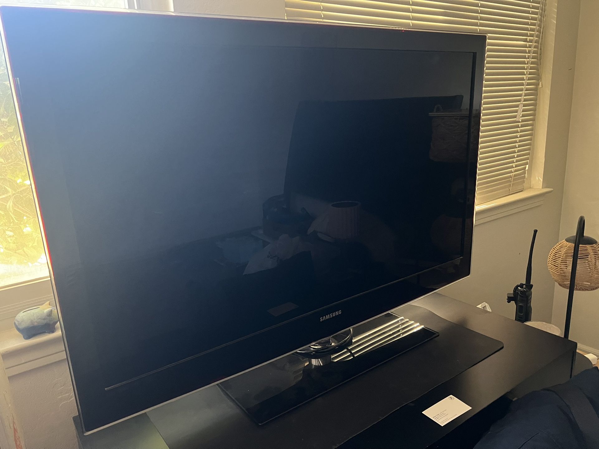 samsung 46” tv 80$ work desk 30$ headboard & footboard 50$ all in great condition.