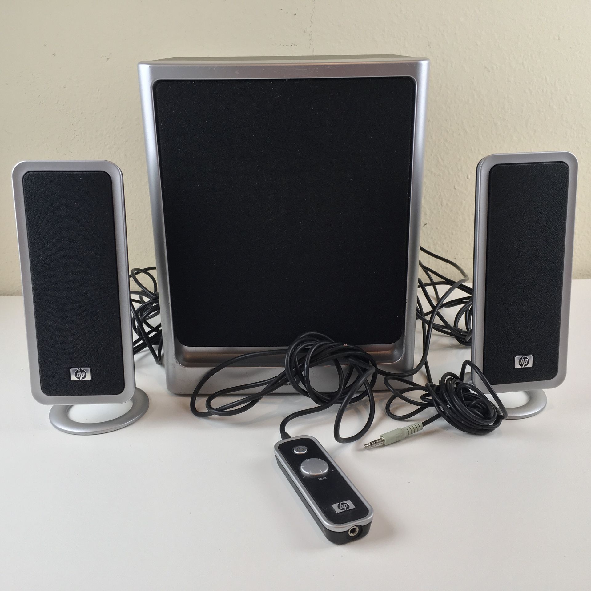 HP Computer speakers HP GM325AA 30 Watt 2.1 Multimedia Speaker System ED808AA