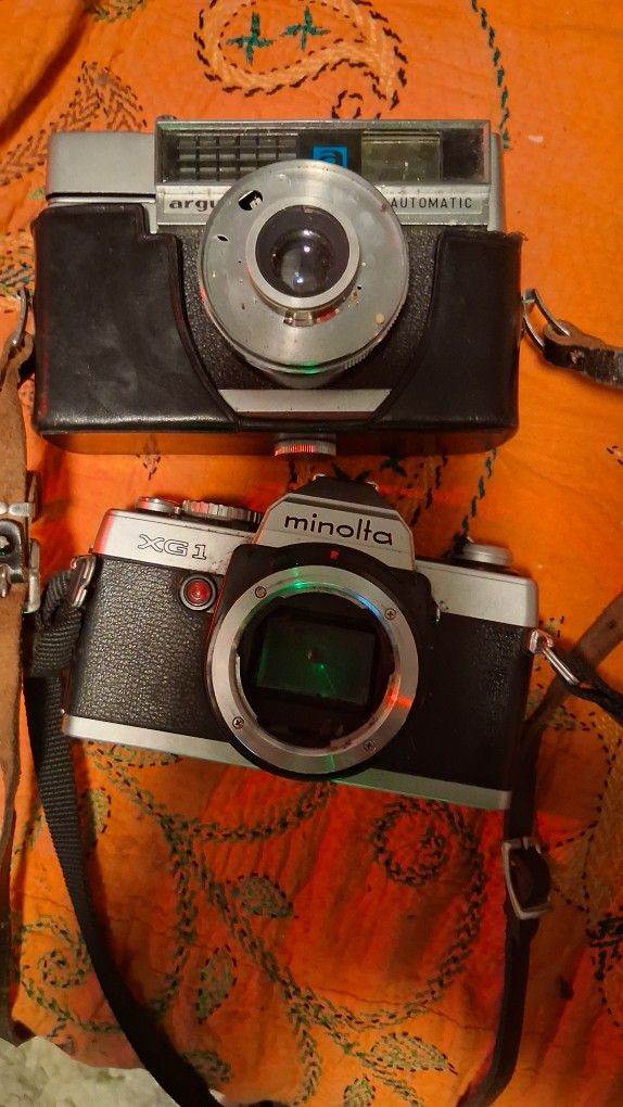 LOT OF 2 ANALOG CAMERAS Argus Automatic And Minolta Xg1