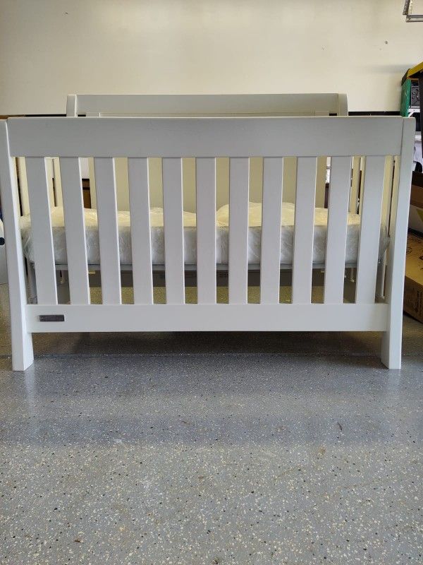 4 In 1 Convertible Crib