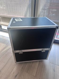 heavy-duty, stackable utility flight case or road case with black laminated panels