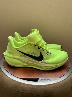 Nike Air Pegasus 41 Zoom Volt Men Running Shoes 9.5. Good Condition. No box.