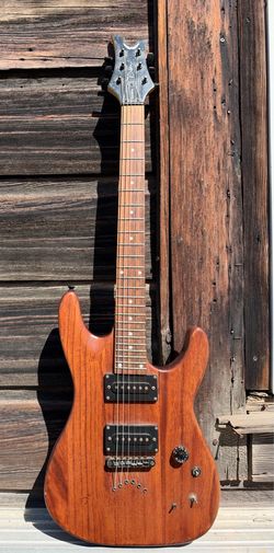 DEAN VENDETTA NATURAL SOLID BODY ELECTRIC GUITAR